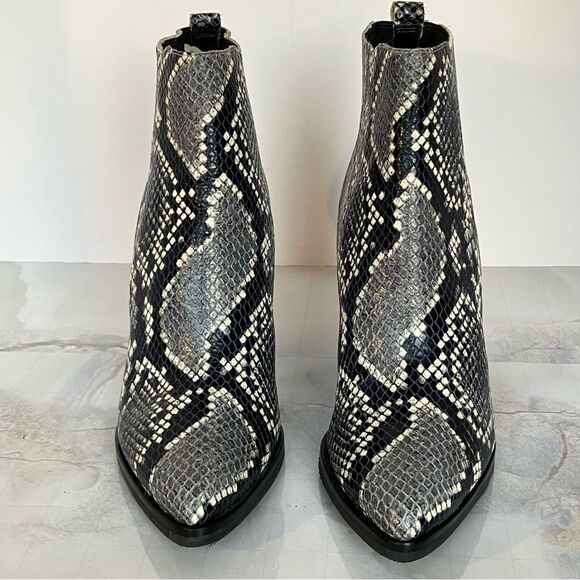 Marc Fisher Gray & Black Embossed Leather Dress Western Ankle Booties Sz 6-EUC - Picture 3 of 15